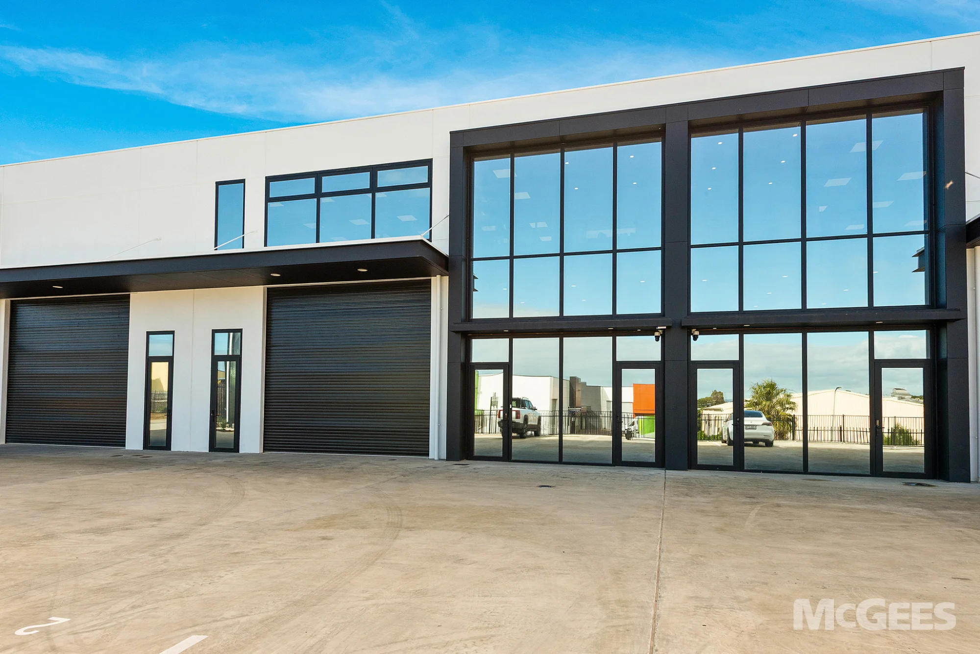 Unit 2 & 3/14 Ellemsea Circuit, Lonsdale — image 1